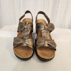Clarks Bendables‎ Bronze Metallic Women's Velcro Closure Sandal Size 10 Wide